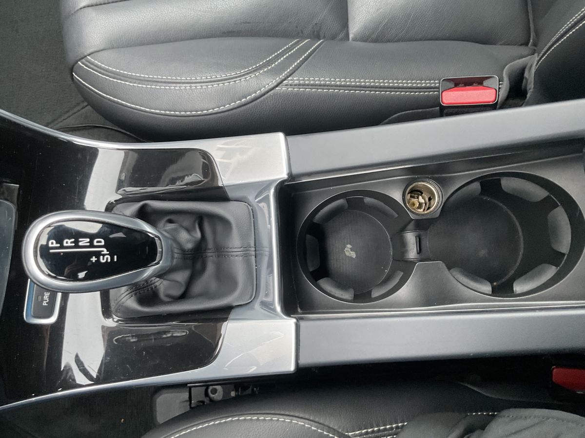 Volvo V60 2016 — photo 32