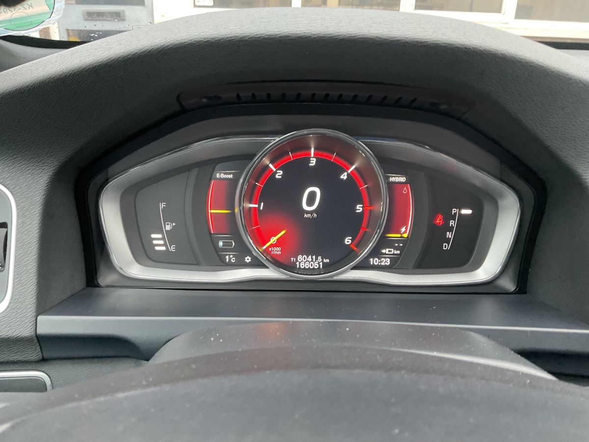 Volvo V60 2016 — photo 19