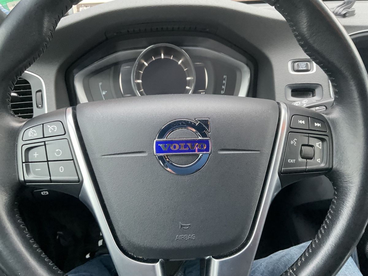 Volvo V60 2016 — photo 27
