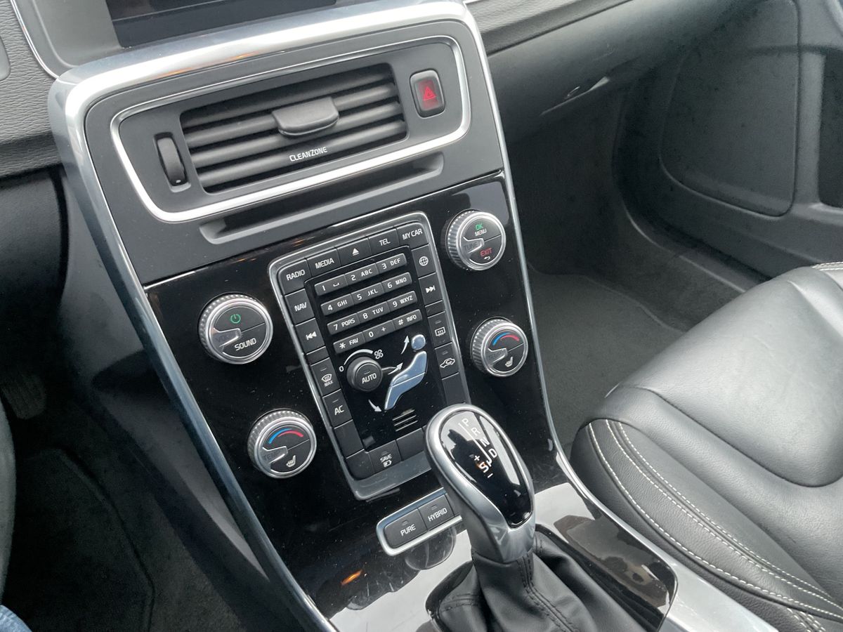 Volvo V60 2016 — photo 34