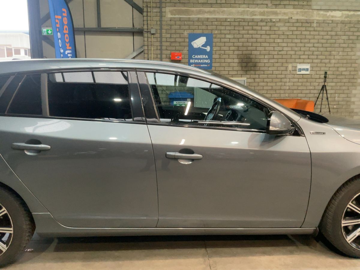 Volvo V60 2016 — photo 11