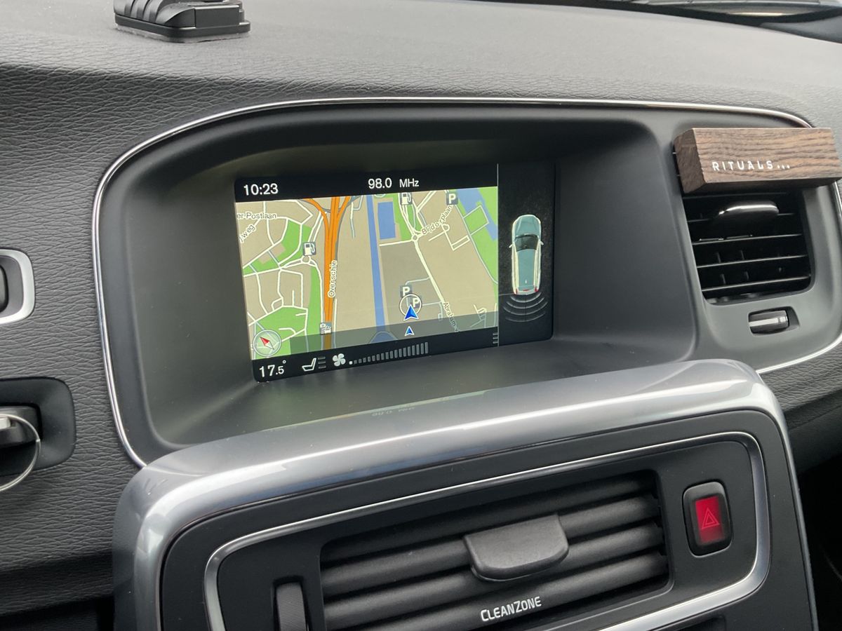 Volvo V60 2016 — photo 30