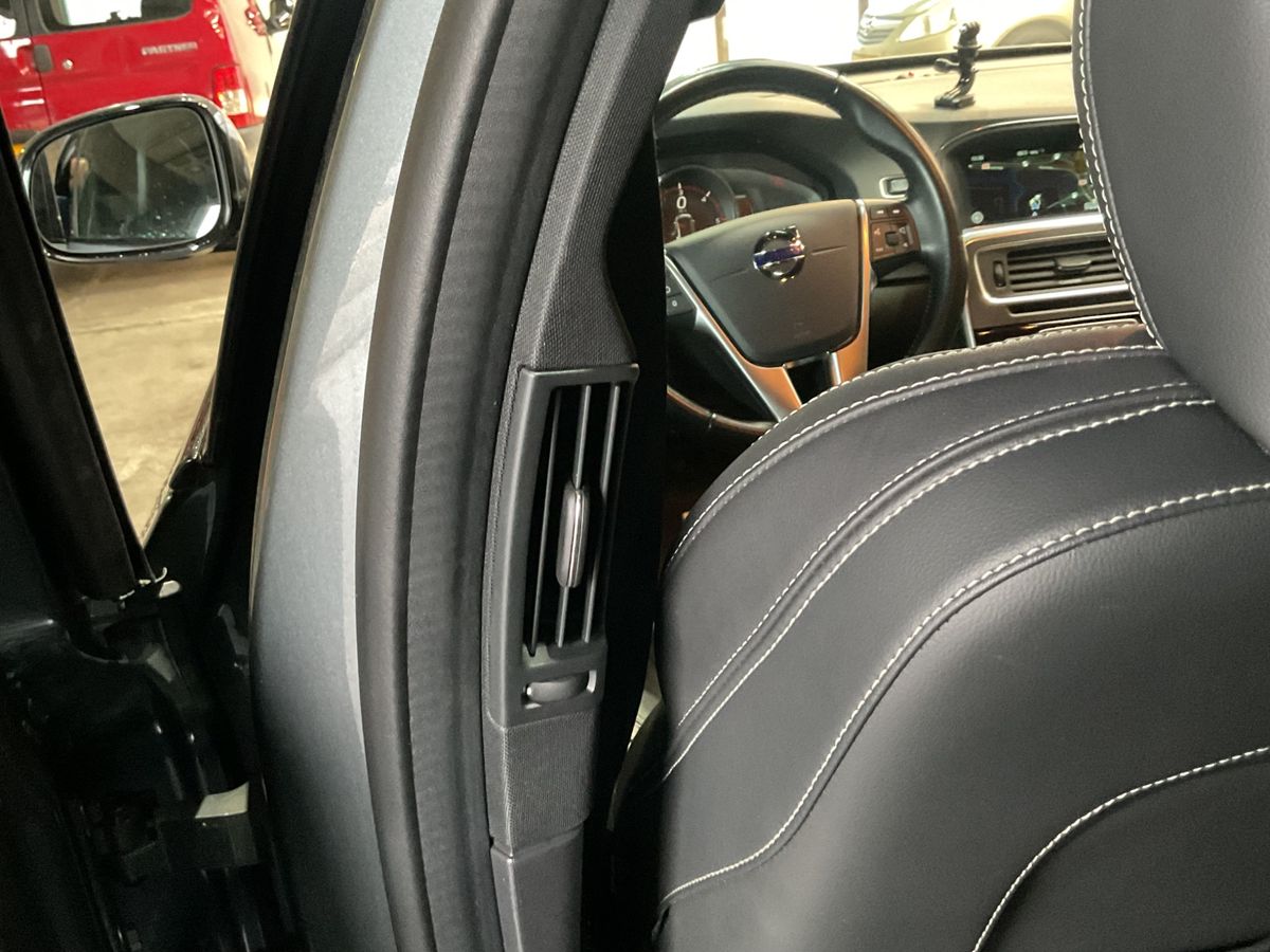 Volvo V60 2016 — photo 29
