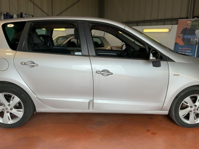 Renault Scenic 1.5 dCi Limited — zdjęcie 7