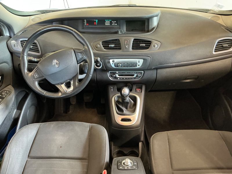 Renault Scenic 1.5 dCi Limited — zdjęcie 12
