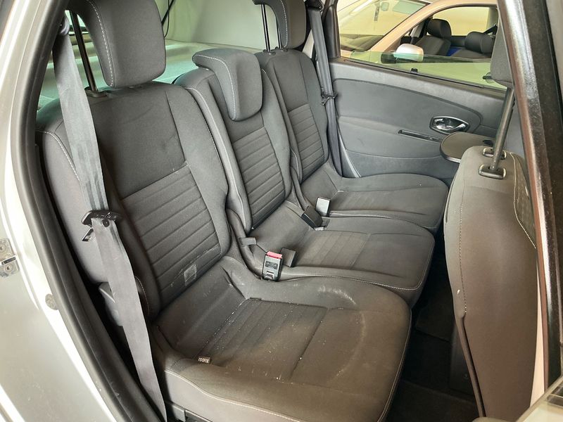 Renault Scenic 1.5 dCi Limited — zdjęcie 14