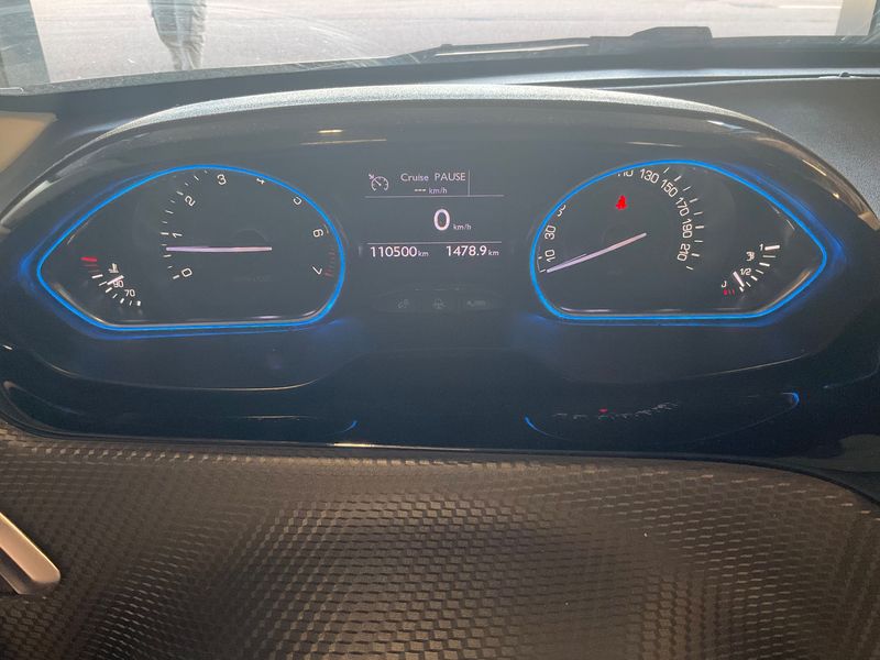 Peugeot 2008 1.6 Allure — zdjęcie 13