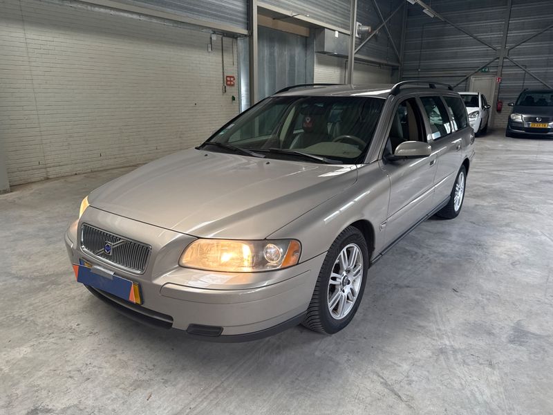 Volvo V70 2.4