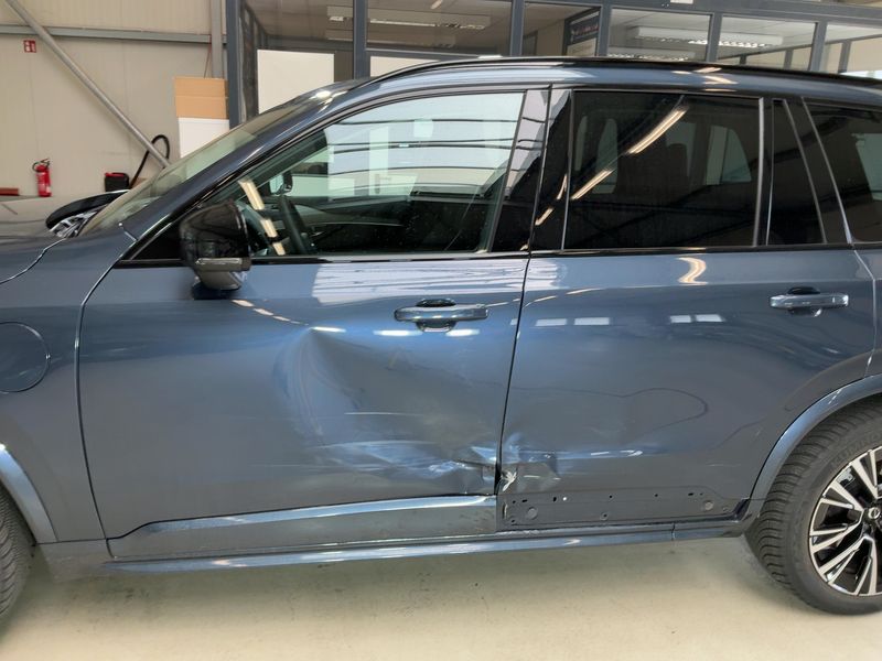 Volvo XC90 2.0 T8 Recharge Plug-in Hybrid Plus Dark AWD — zdjęcie 4