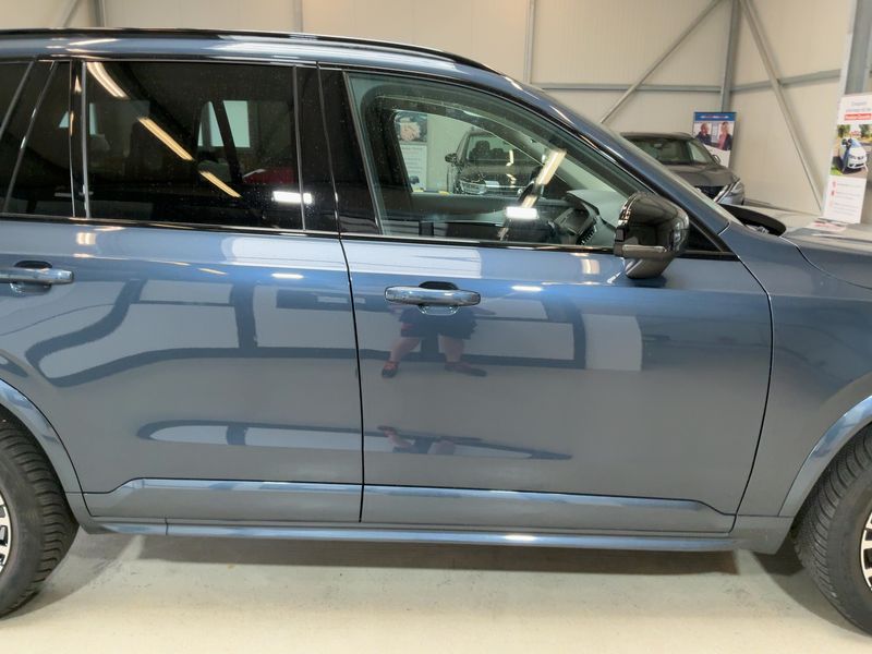 Volvo XC90 2.0 T8 Recharge Plug-in Hybrid Plus Dark AWD — zdjęcie 7