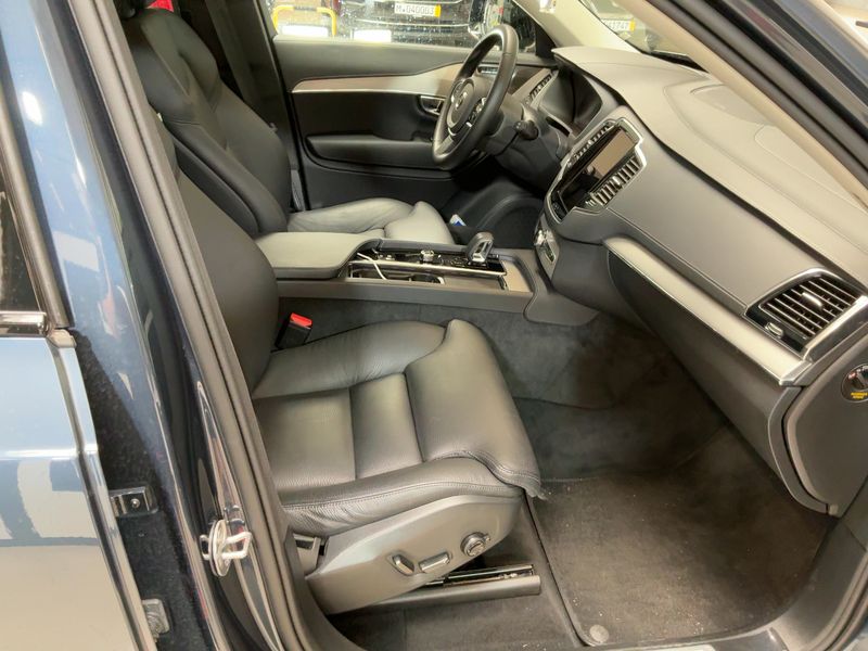 Volvo XC90 2.0 T8 Recharge Plug-in Hybrid Plus Dark AWD — zdjęcie 11