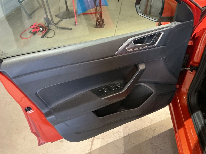 Volkswagen Polo 1.0 TSI Highline 2018 – снимка 26