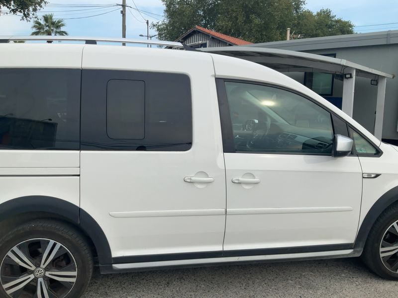 Volkswagen Caddy 2.0 TDI Alltrack BlueMotion Tech — zdjęcie 7