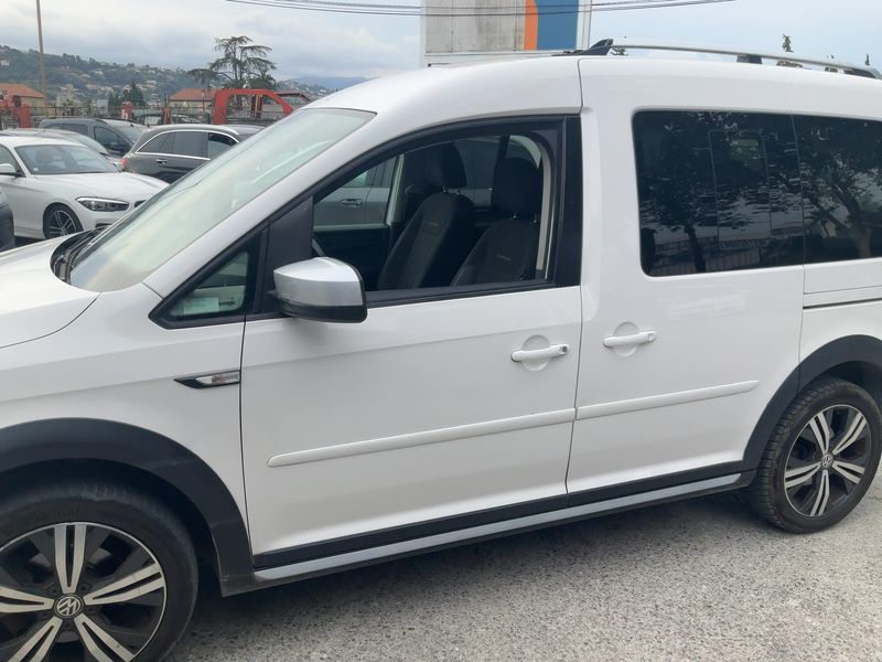 Volkswagen Caddy 2.0 TDI Alltrack BlueMotion Tech — zdjęcie 4