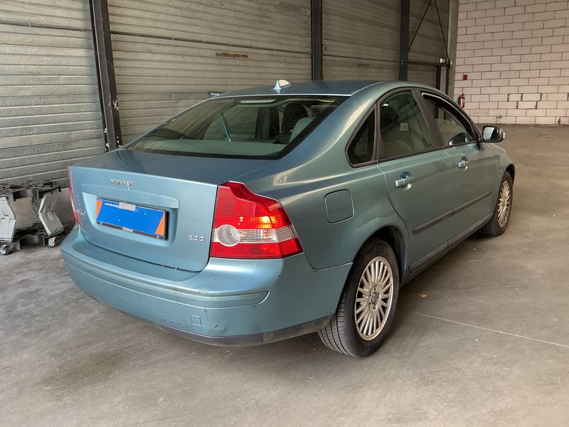 Volvo S40 2.0 D — zdjęcie 2