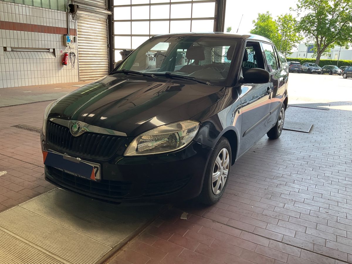 Skoda Fabia 2010 — photo 1