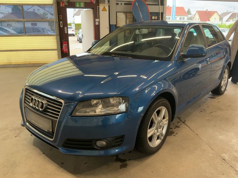 Audi A3 Sportback 1.6 Attraction — zdjęcie 1