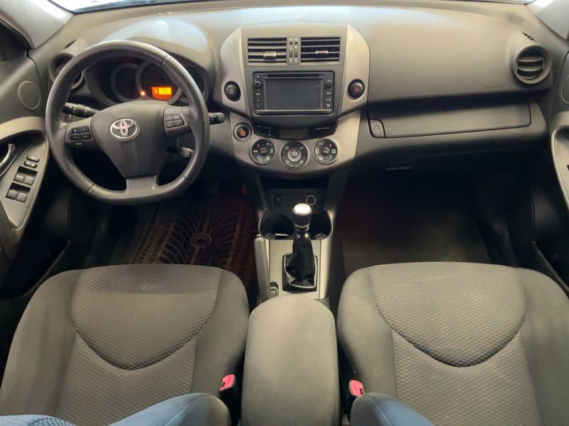 Toyota RAV 4 2.2 D-4D Life — zdjęcie 12