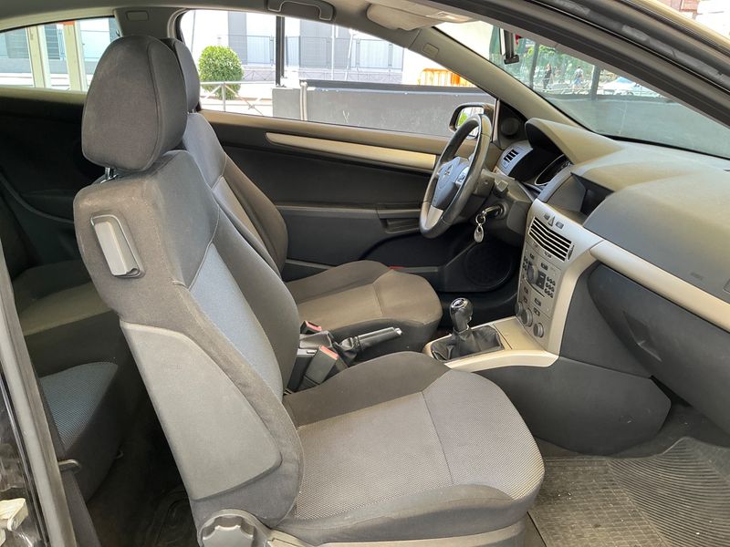 Opel Astra GTC 1.6 Energy — zdjęcie 3