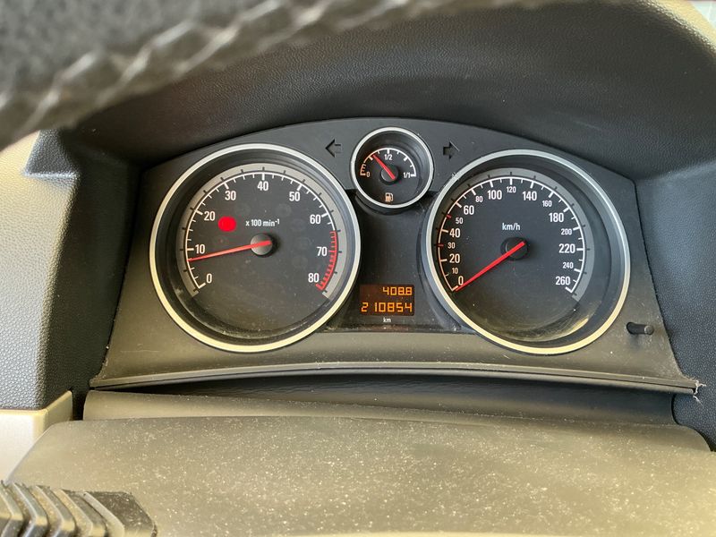 Opel Astra GTC 1.6 Energy — zdjęcie 4