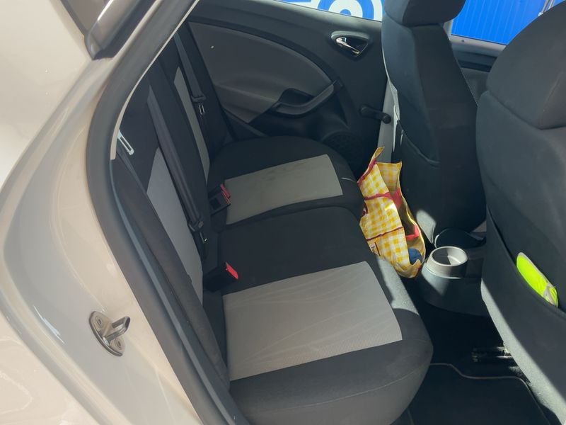 Seat Ibiza 1.6 TDI Stylance / Style — zdjęcie 14