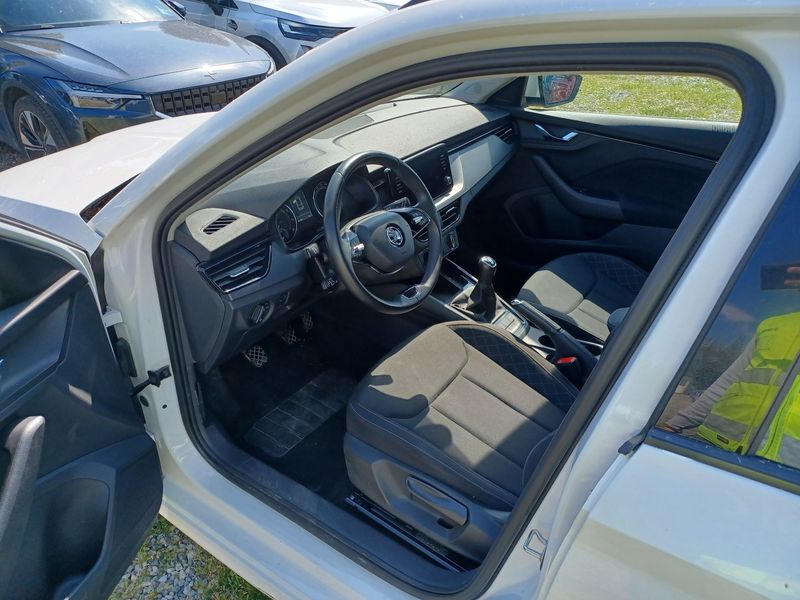Skoda Kamiq 1.0 TSI Ambition — zdjęcie 10