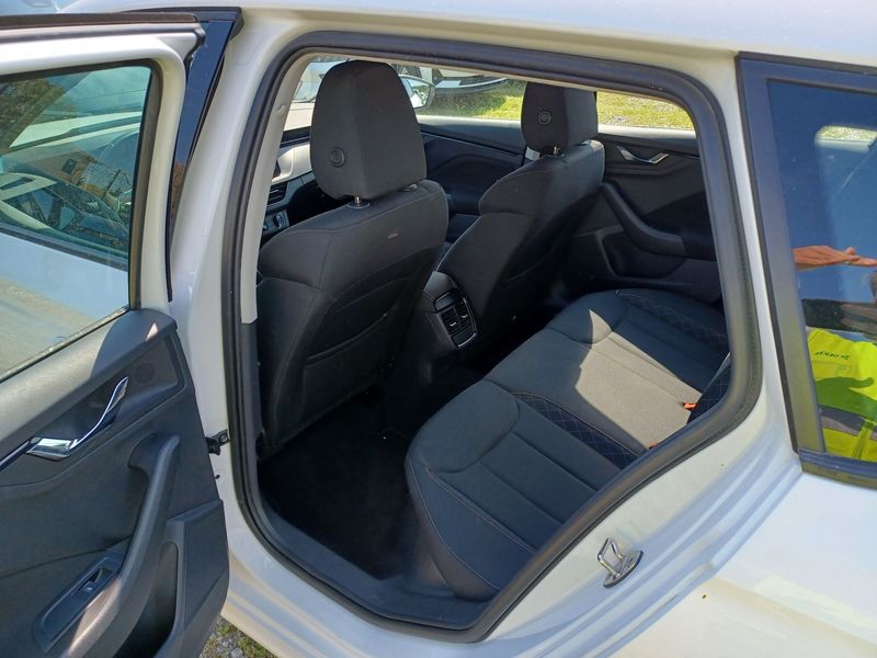 Skoda Kamiq 1.0 TSI Ambition — zdjęcie 13