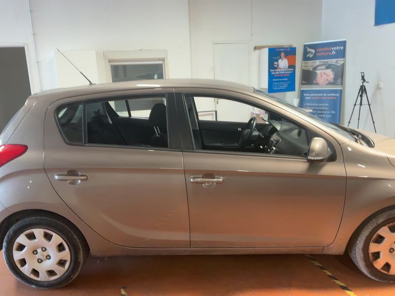 Hyundai i20 1.4 CRDi Pack Sensation Blue Drive 2013 – снимка 10