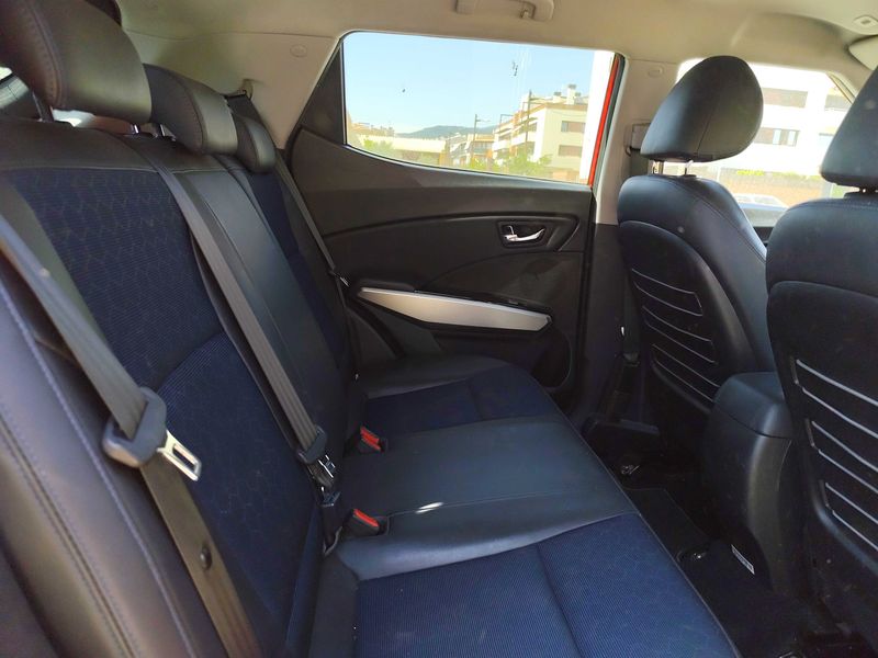 Ssangyong Tivoli 1.6 Turbodiesel Limited 4x2 — zdjęcie 13