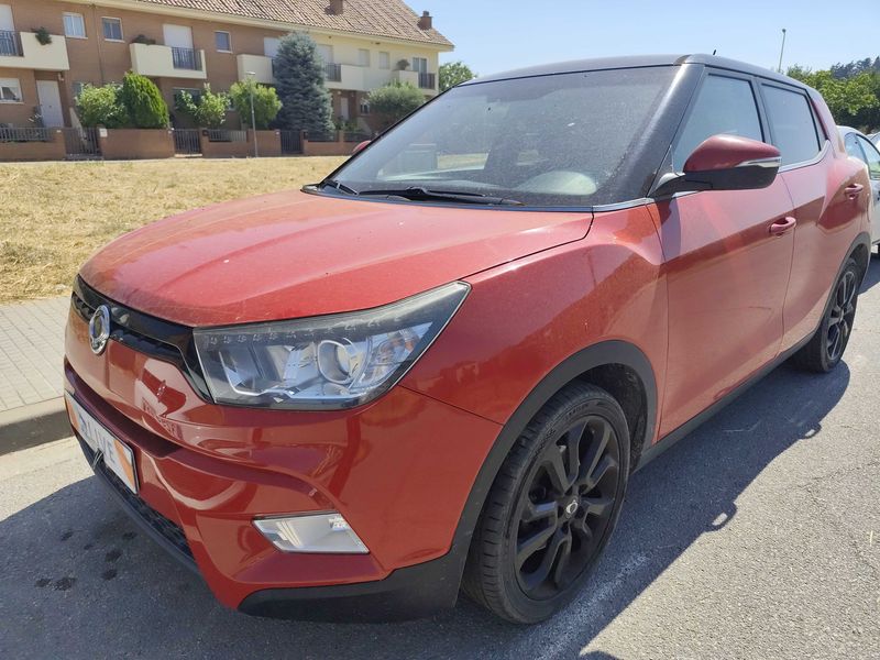 Ssangyong Tivoli 1.6 Turbodiesel Limited 4x2 — zdjęcie 2