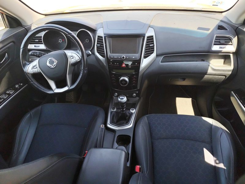 Ssangyong Tivoli 1.6 Turbodiesel Limited 4x2 — zdjęcie 11