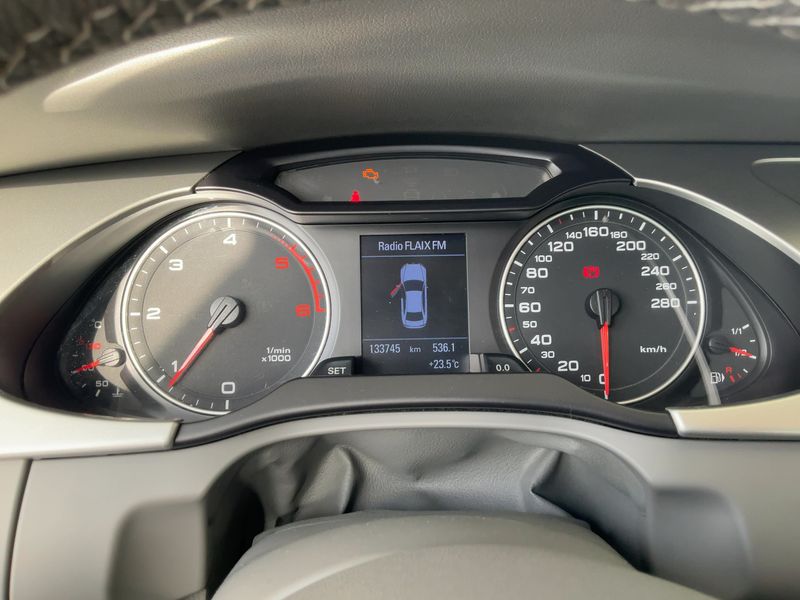 Audi A4 2.0 TDI — zdjęcie 13