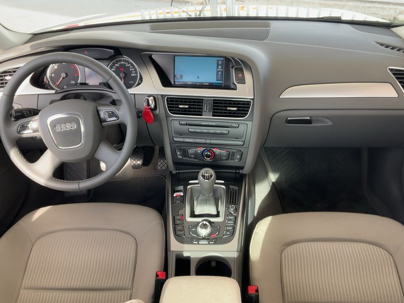 Audi A4 2.0 TDI — zdjęcie 12