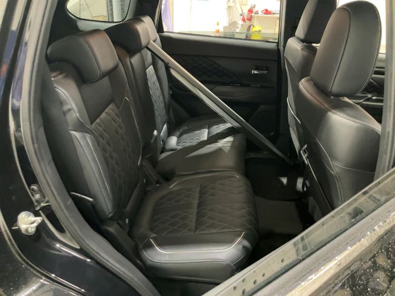 Mitsubishi Outlander 2.4 PHEV Plus Spirit 4WD — zdjęcie 14