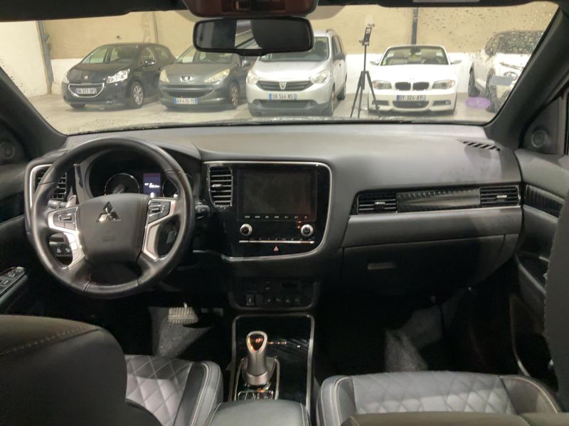 Mitsubishi Outlander 2.4 PHEV Plus Spirit 4WD — zdjęcie 12