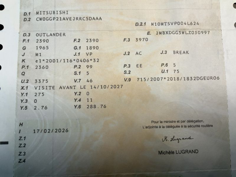 Mitsubishi Outlander 2.4 PHEV Plus Spirit 4WD — zdjęcie 15