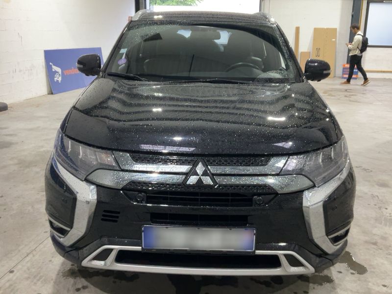 Mitsubishi Outlander 2.4 PHEV Plus Spirit 4WD — zdjęcie 9