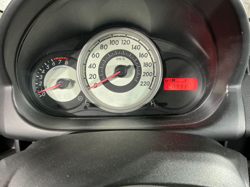 Mazda 2 1.3 CE Plus — zdjęcie 4