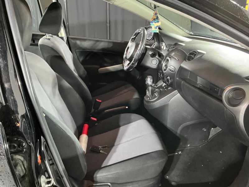 Mazda 2 1.3 CE Plus — zdjęcie 3