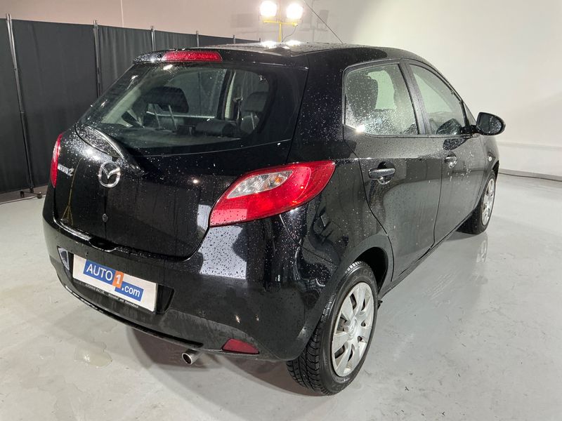 Mazda 2 1.3 CE Plus — zdjęcie 2