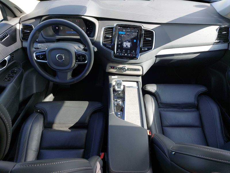 Volvo XC90 2.0 B5 Mild-Hybrid Plus Bright AWD — zdjęcie 11
