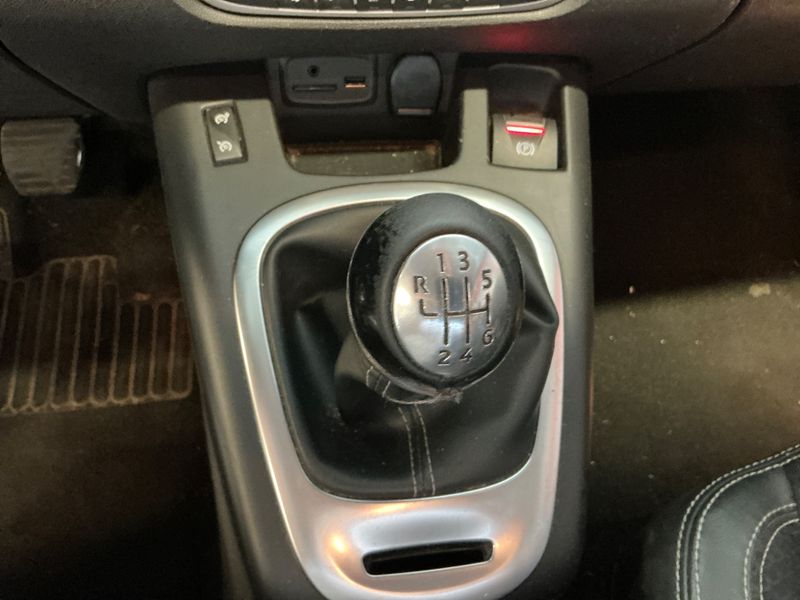 Renault Grand Scenic 1.6 dCi Energy Bose 2015 – снимка 32