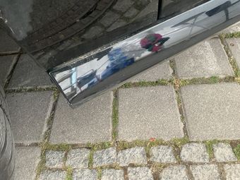Side skirts