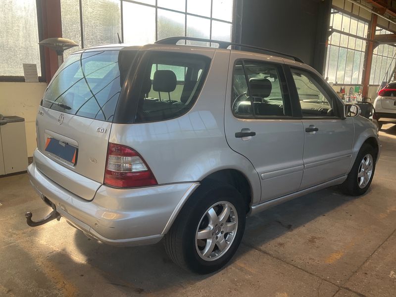 Mercedes-Benz M-Klasse ML 270 CDI Inspiration — zdjęcie 2