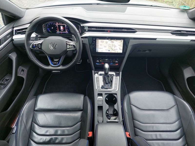 Volkswagen Arteon Shooting Brake 2.0 TSI R 4Motion — zdjęcie 11