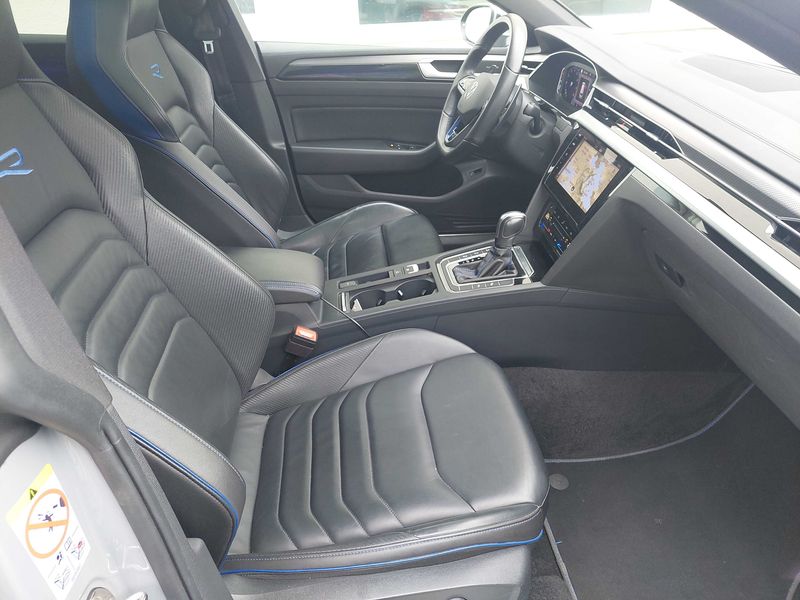 Volkswagen Arteon Shooting Brake 2.0 TSI R 4Motion — zdjęcie 10