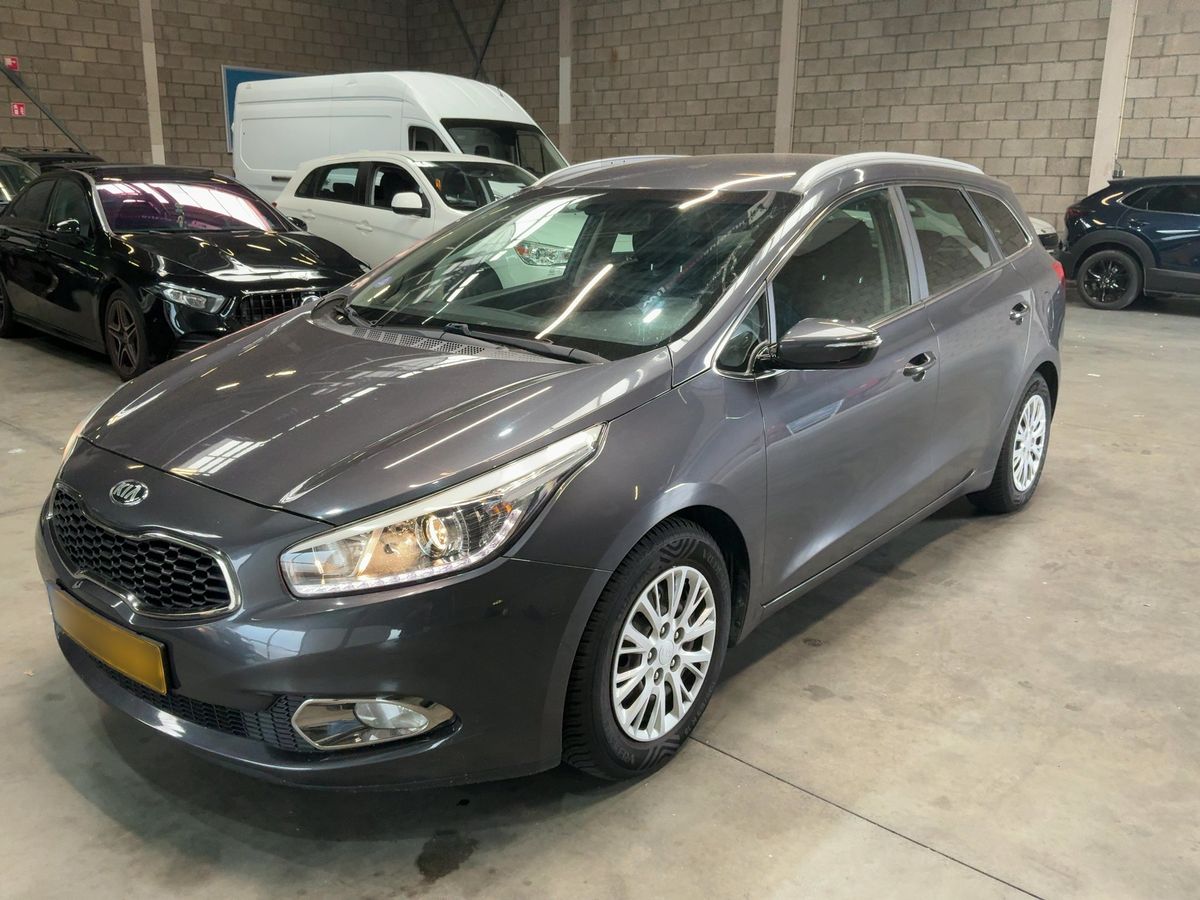 Kia cee'd 2015 — photo 1
