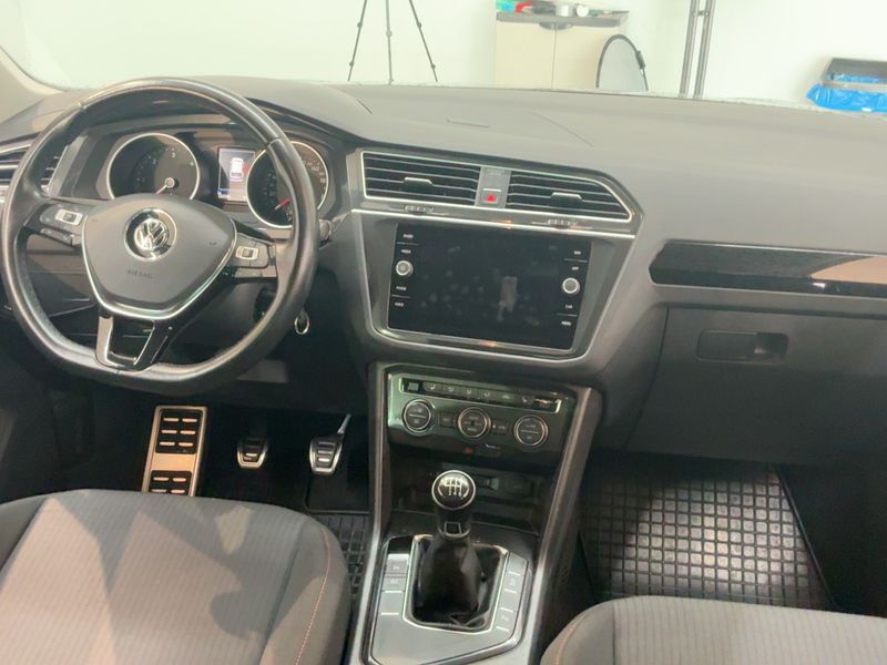 Volkswagen Tiguan 2.0 TDI Sound BlueMotion Tech 2017 – снимка 18