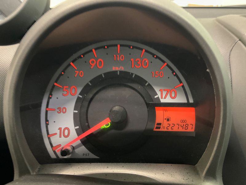 Peugeot 107 1.4 HDi Plasir — zdjęcie 4