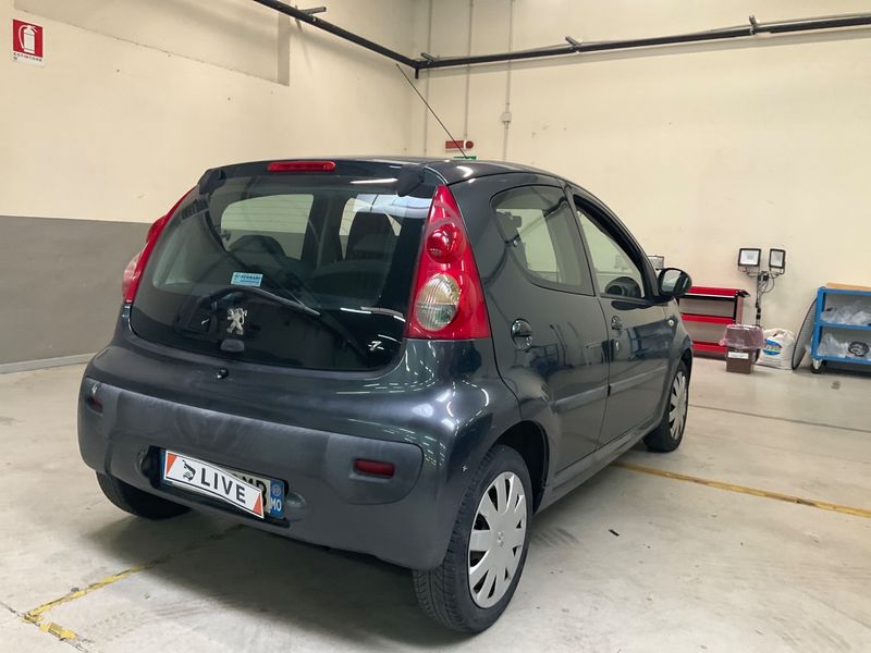 Peugeot 107 1.4 HDi Plasir — zdjęcie 2